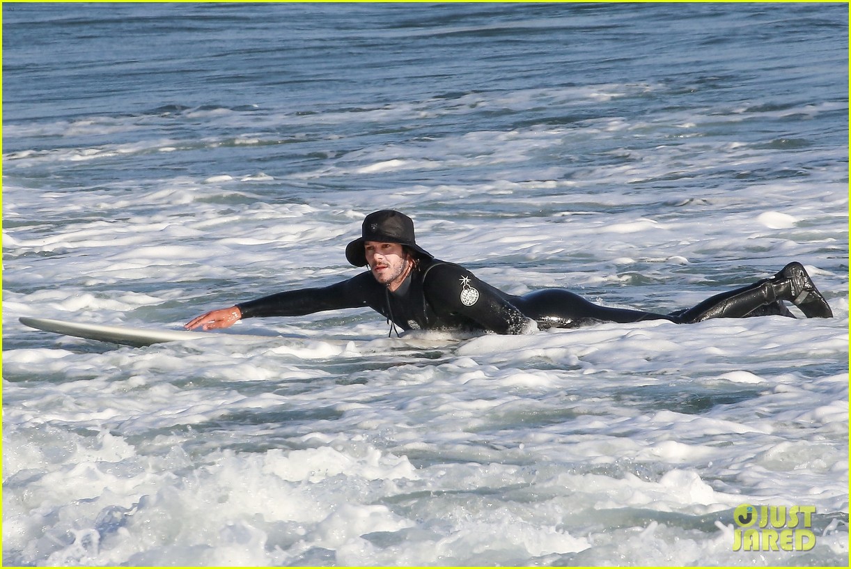 leighton meester adam brody go on a surfing date 694514331