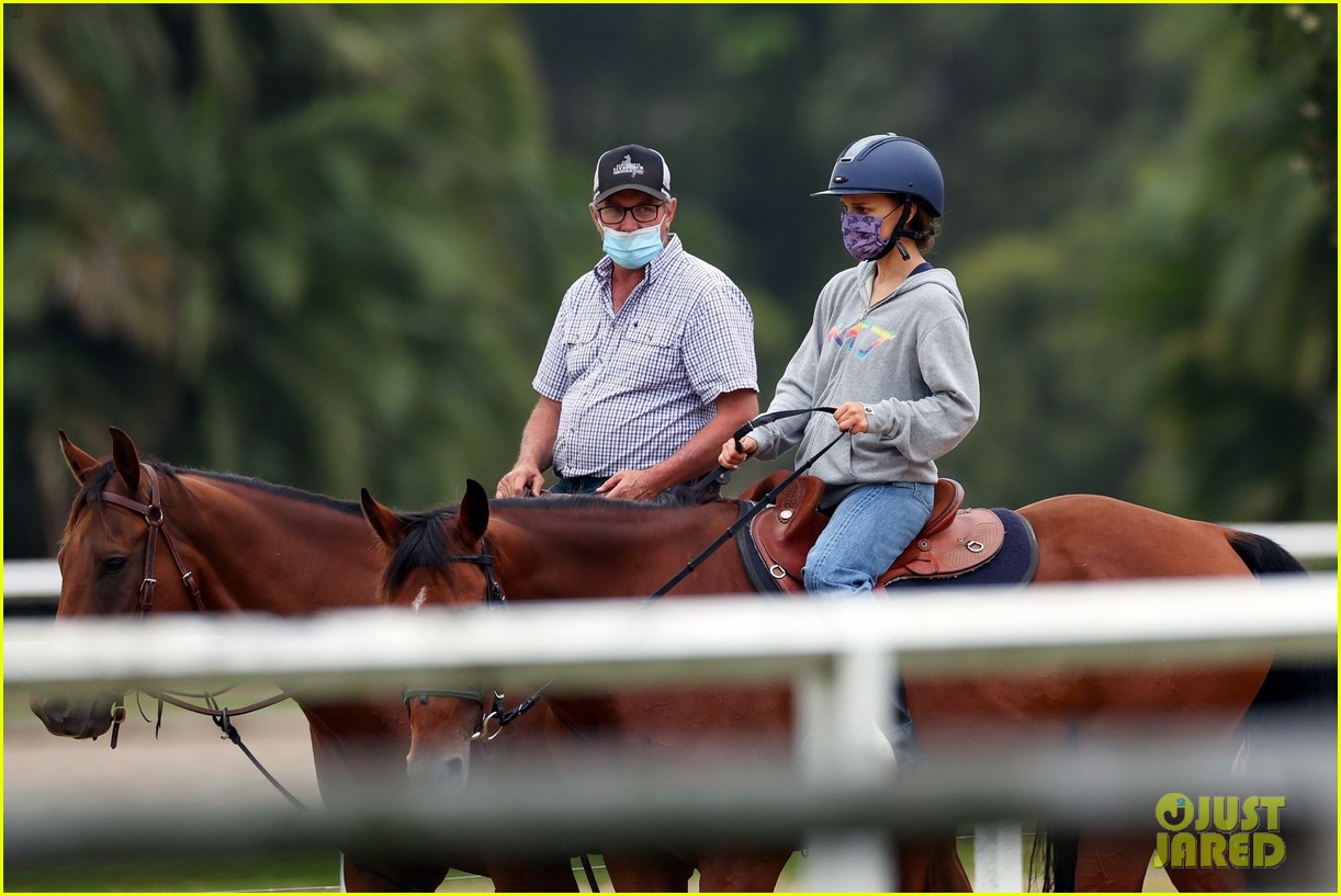 natalie portman takes horseback riding lesson in sydney 174521006