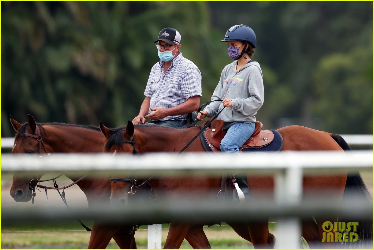 natalie portman takes horseback riding lesson in sydney 18