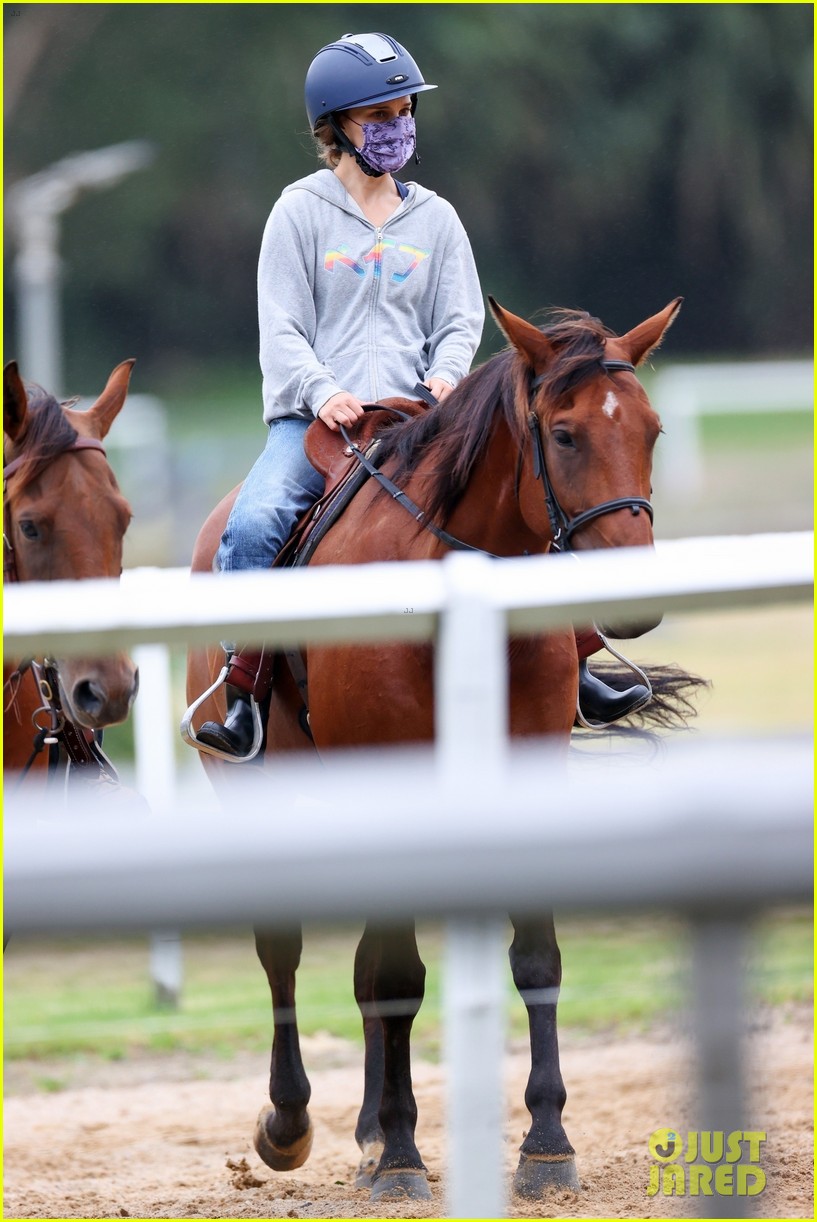 natalie portman takes horseback riding lesson in sydney 374521026