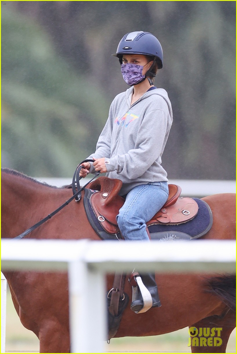 natalie portman takes horseback riding lesson in sydney 564521045