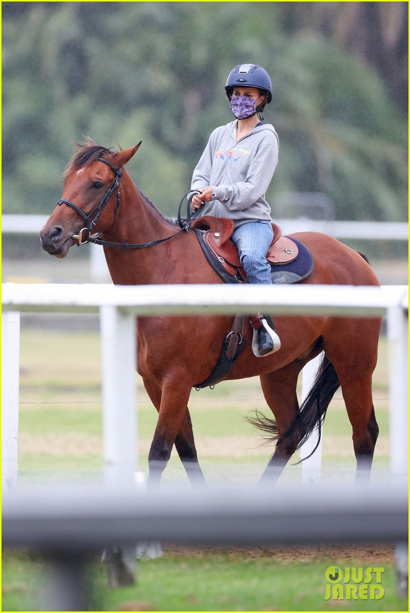 natalie portman takes horseback riding lesson in sydney 644521053