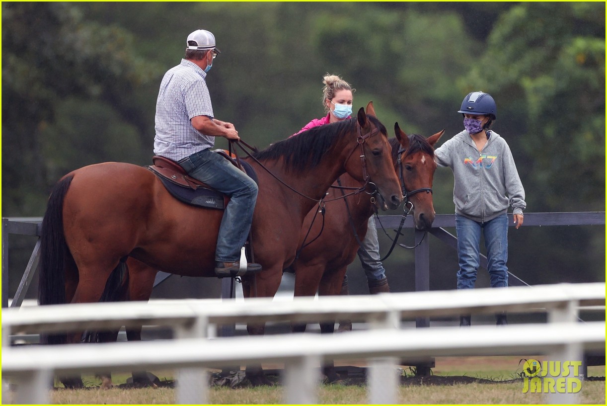 natalie portman takes horseback riding lesson in sydney 70