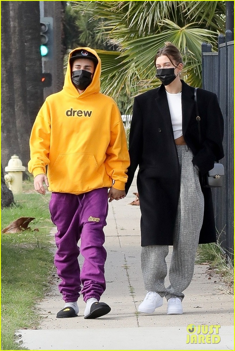 Justin Bieber & Wife Hailey Go for PreValentine's Day Stroll in L.A