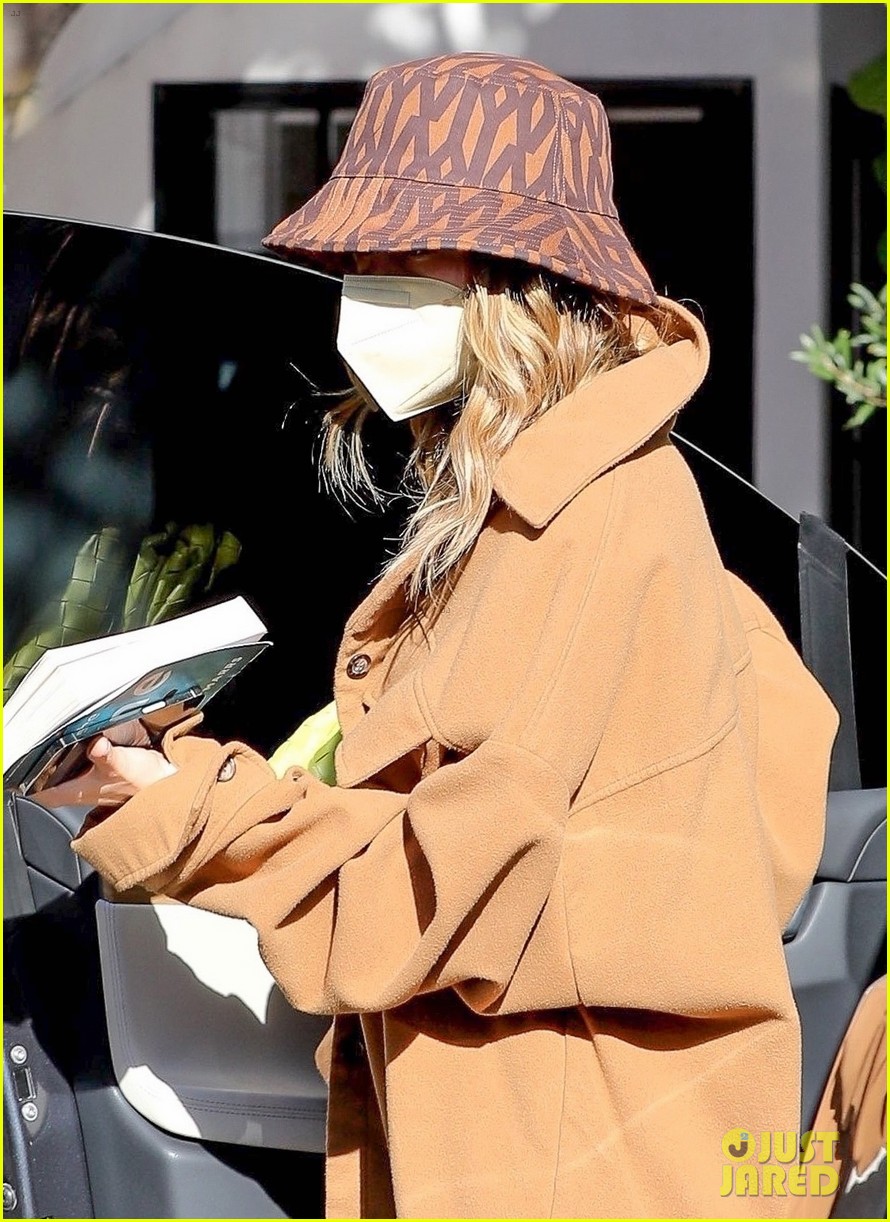 hailey bieber ivy park bucket hat out in beverly hills 024525505