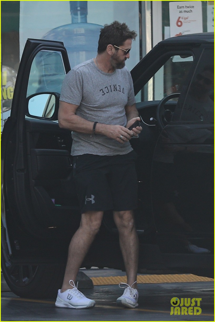 gerard butler at the gas station 194524219