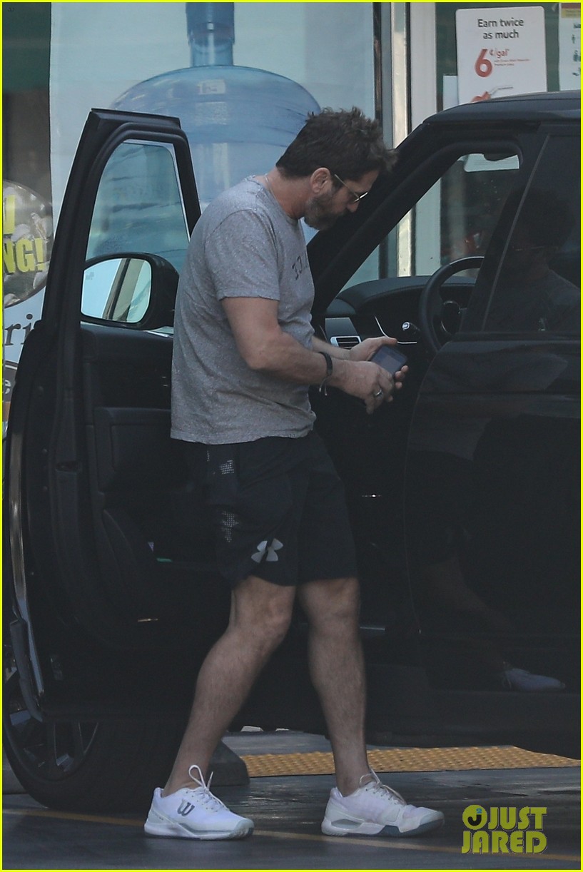 gerard butler at the gas station 224524222