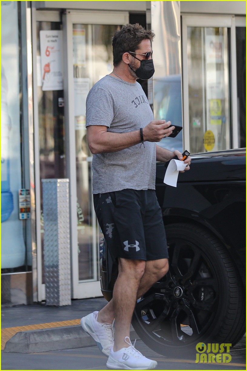 gerard butler at the gas station 374524237