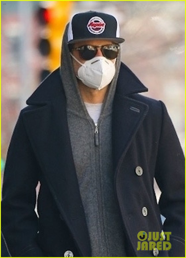 bradley cooper keeps low profile out in nyc 04