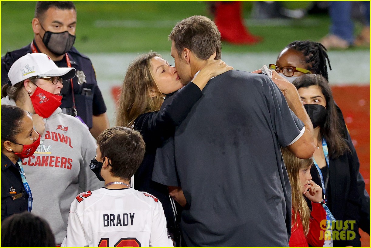 Tom Brady Kisses Wife Gisele Bundchen on Super Bowl Field, Kids Join