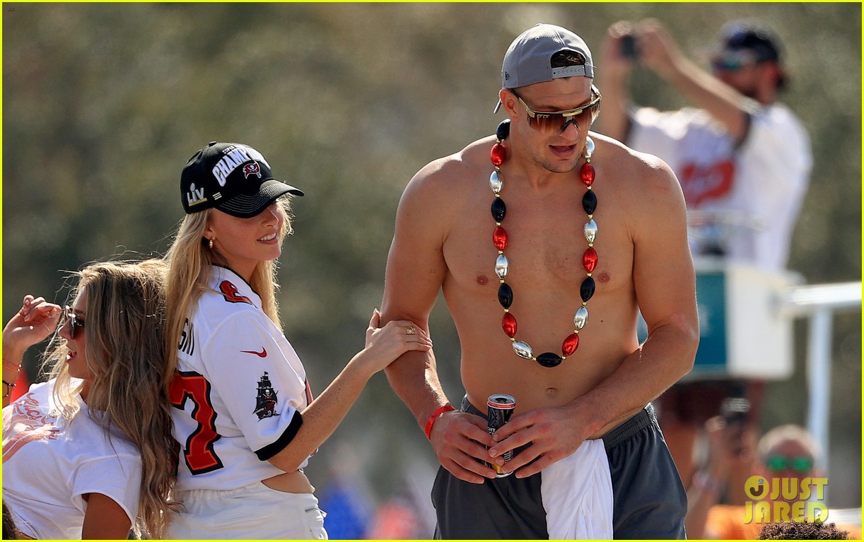 Rob Gronkowski Bares Buff Shirtless Body While Celebrating Super Bowl 2021 Win Photo 4523925