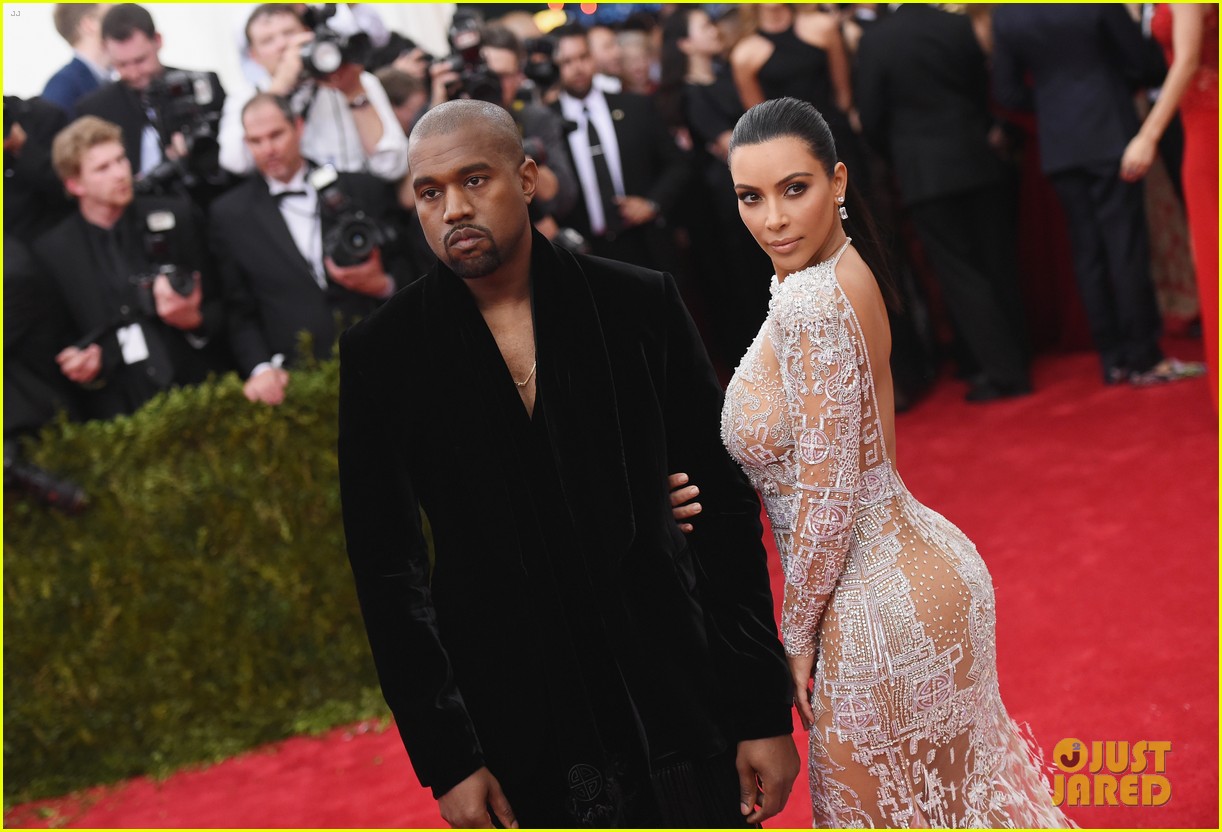 kim kardashian files for divorce from kanye west 18
