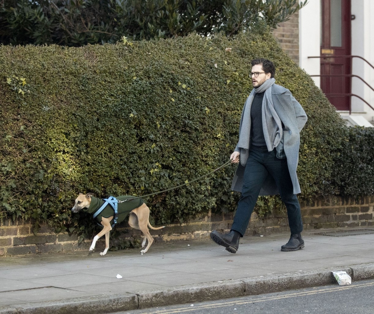 kit harington dog walk after welcoming newborn baby 15