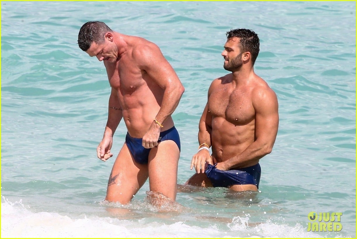 Luke Evans Shows Off His Buff Bod at the Beach With a Friend in Miami