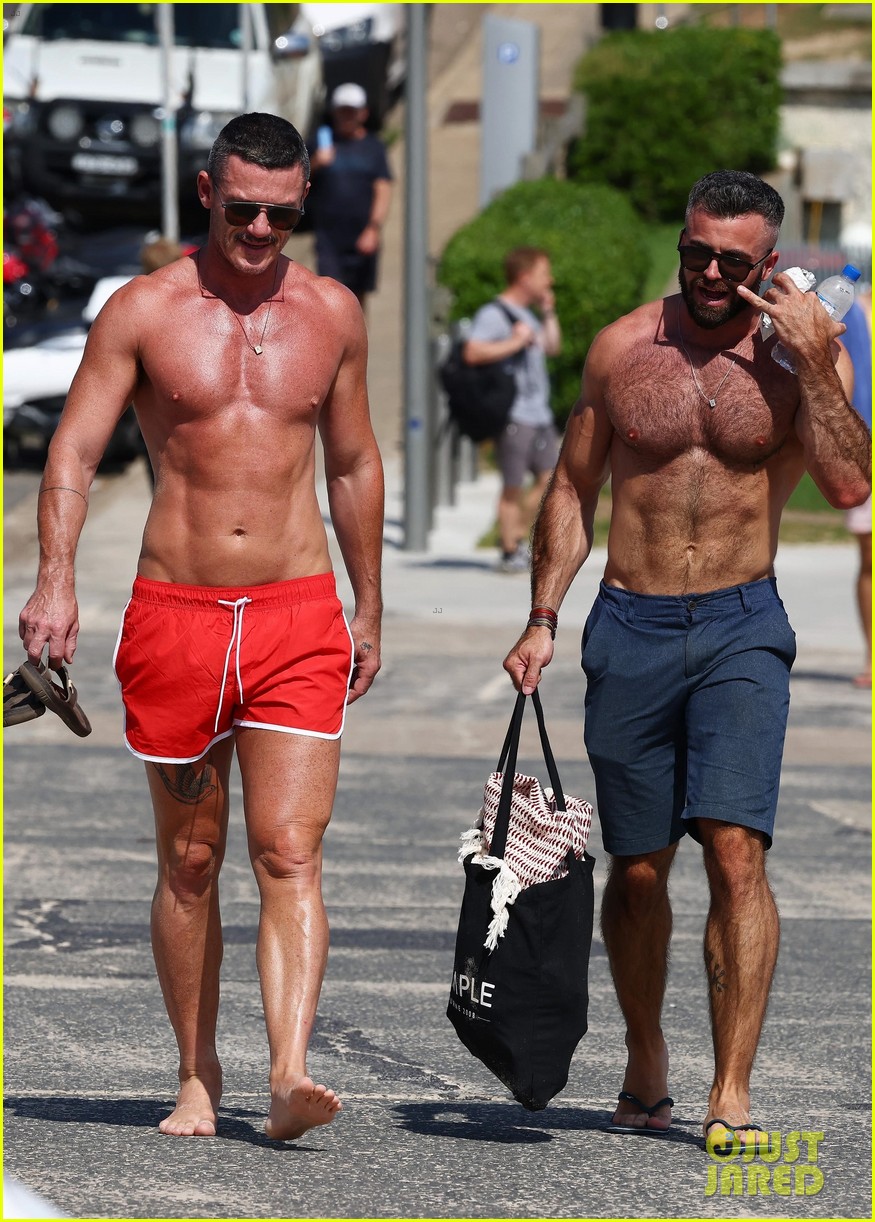 luke evans tiny red shorts trip to the beach 034521872