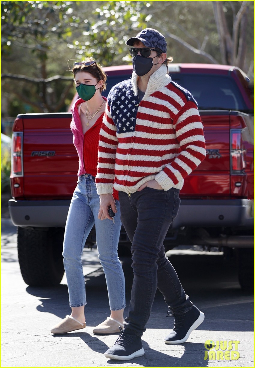 Chris Pratt Flies Back to L.A. to Spend Valentine's Day with Wife