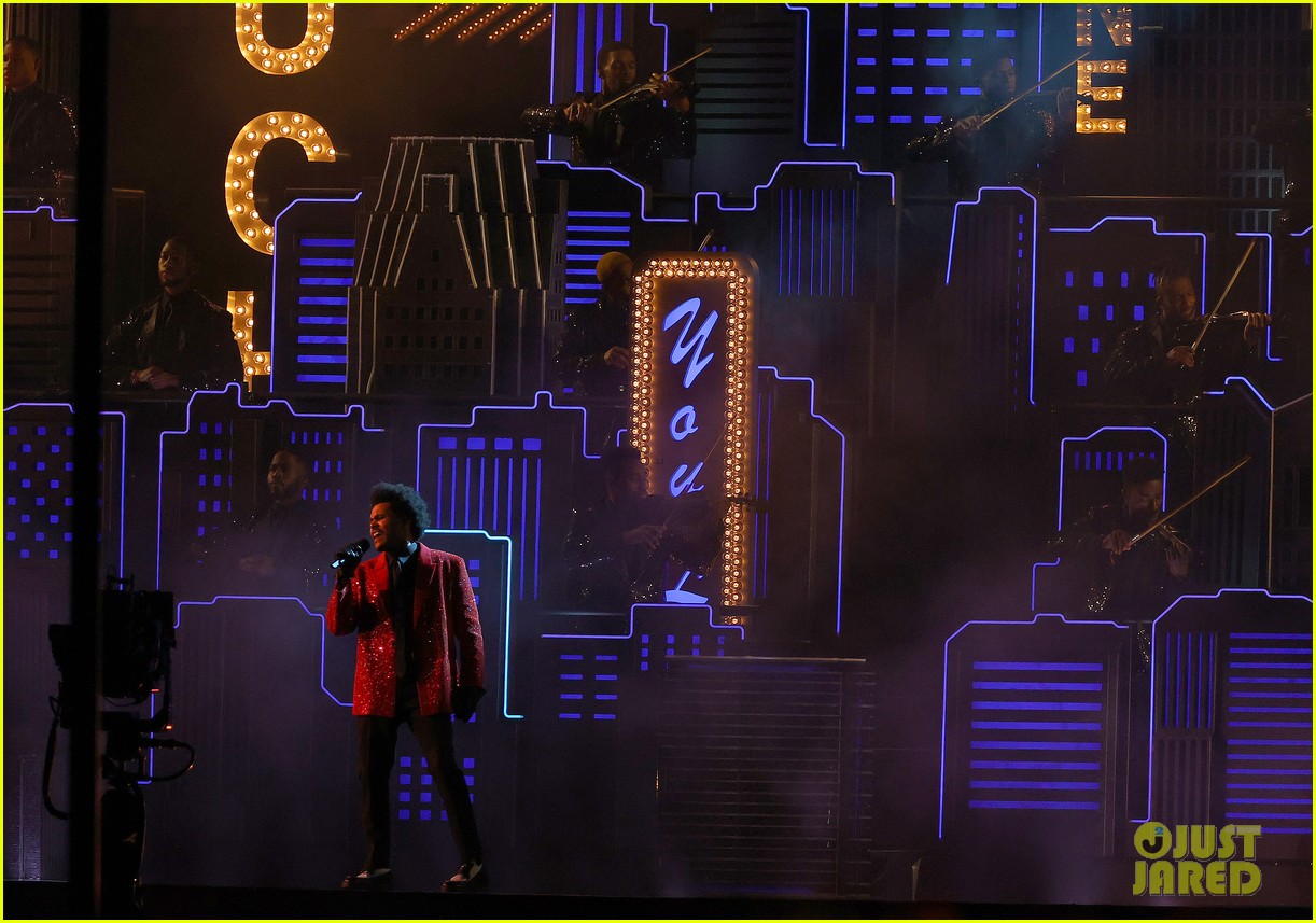 the weeknd super bowl halftime show 35