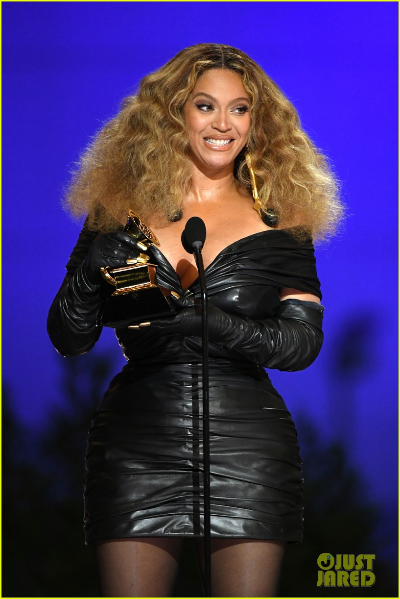 beyonce makes history with 28th grammy win 224533158