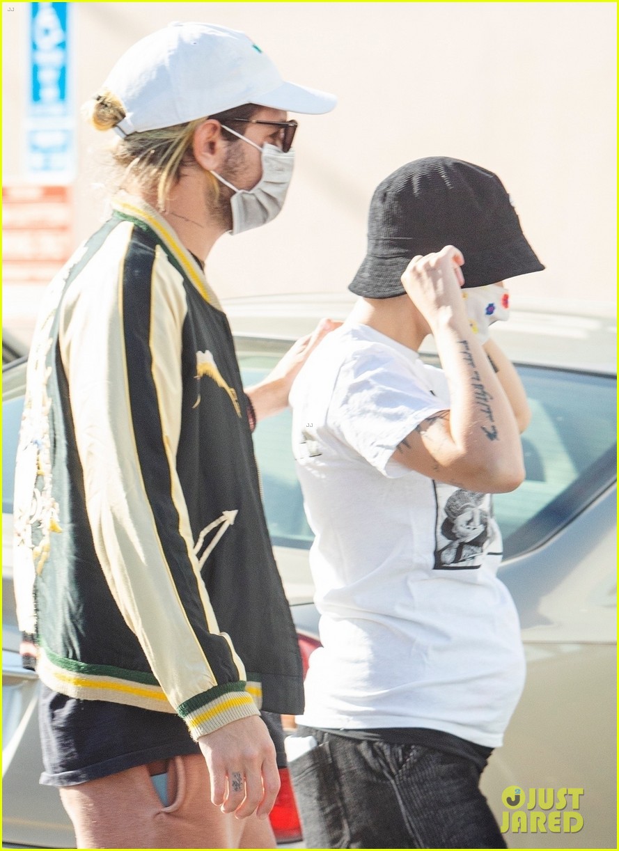 pregnant halsey shopping with alev aydin 024529845