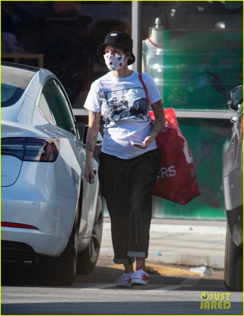 pregnant halsey shopping with alev aydin 374529880