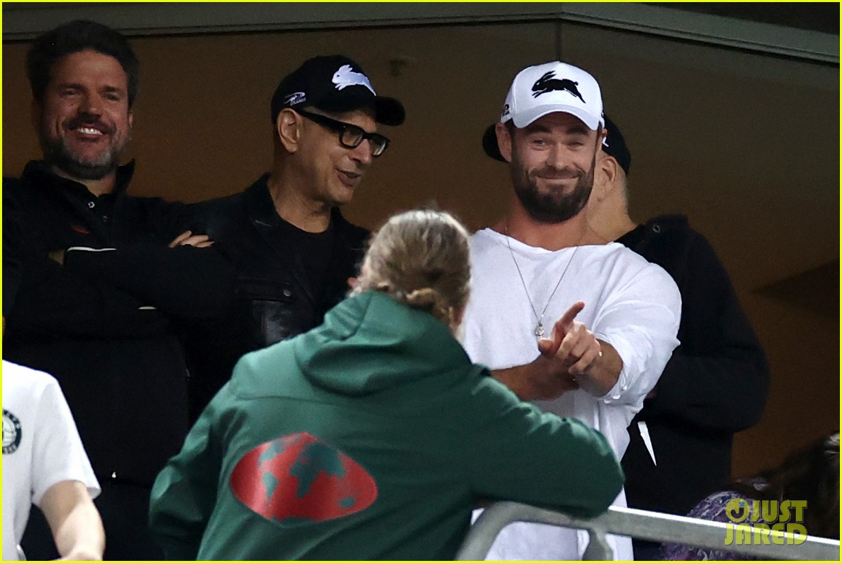 chris hemsworth thor cast at rugby game 024536483