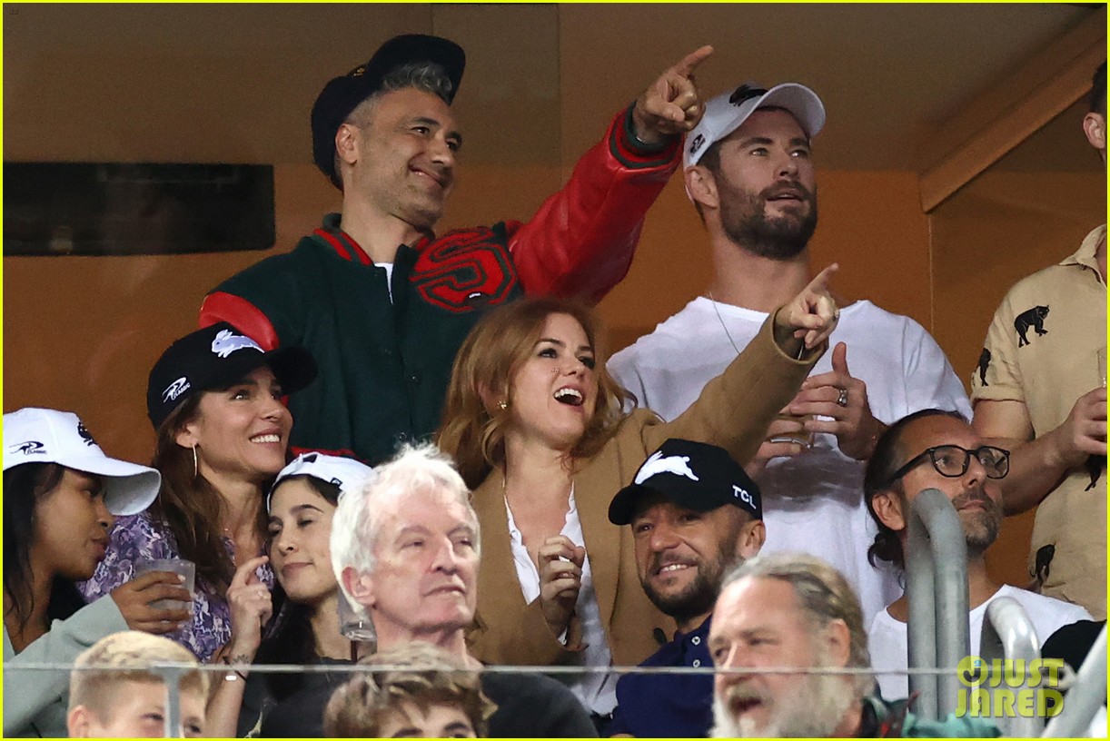 chris hemsworth thor cast at rugby game 044536485