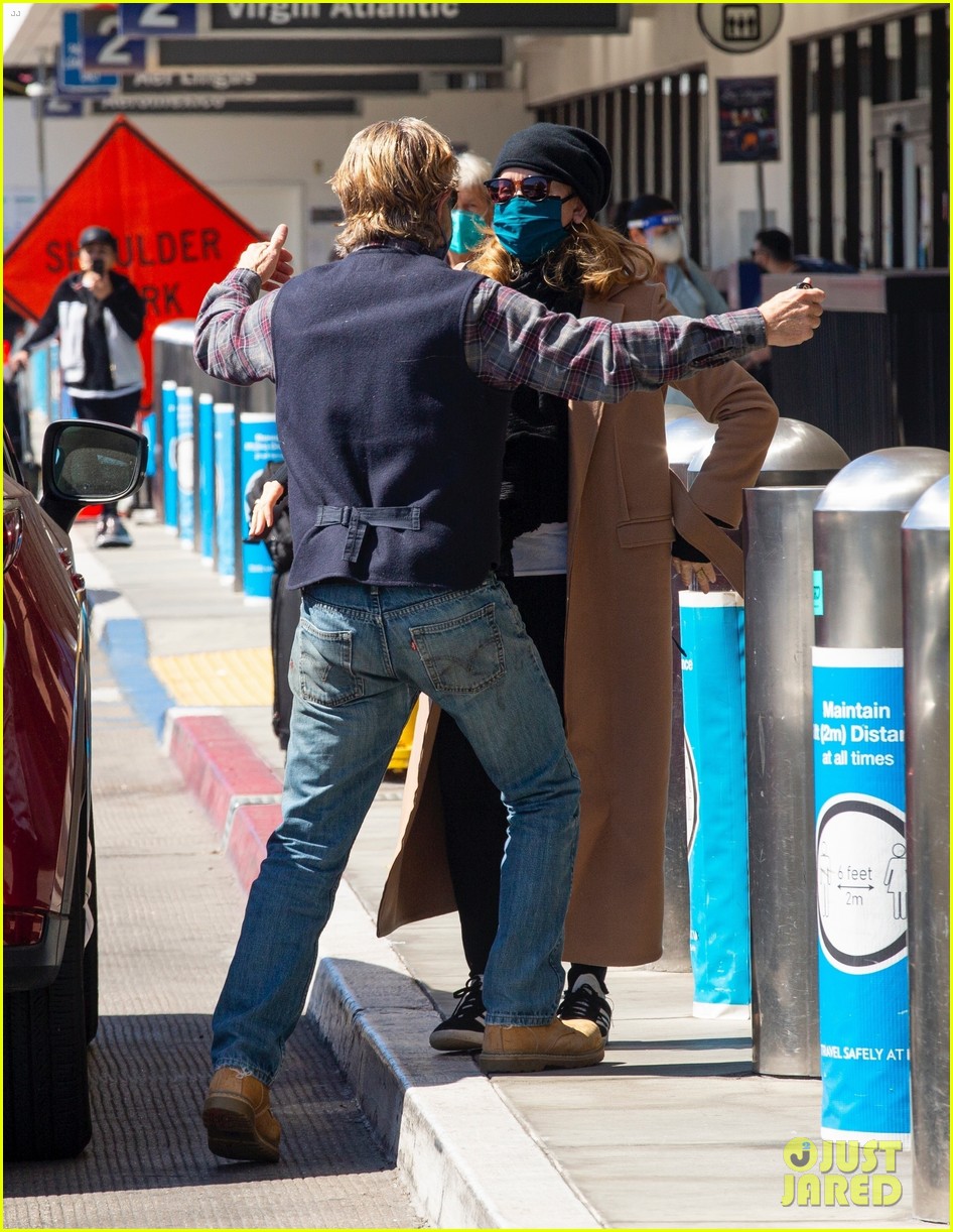 felicity huffman gets dropped off lax william h macy 014531450
