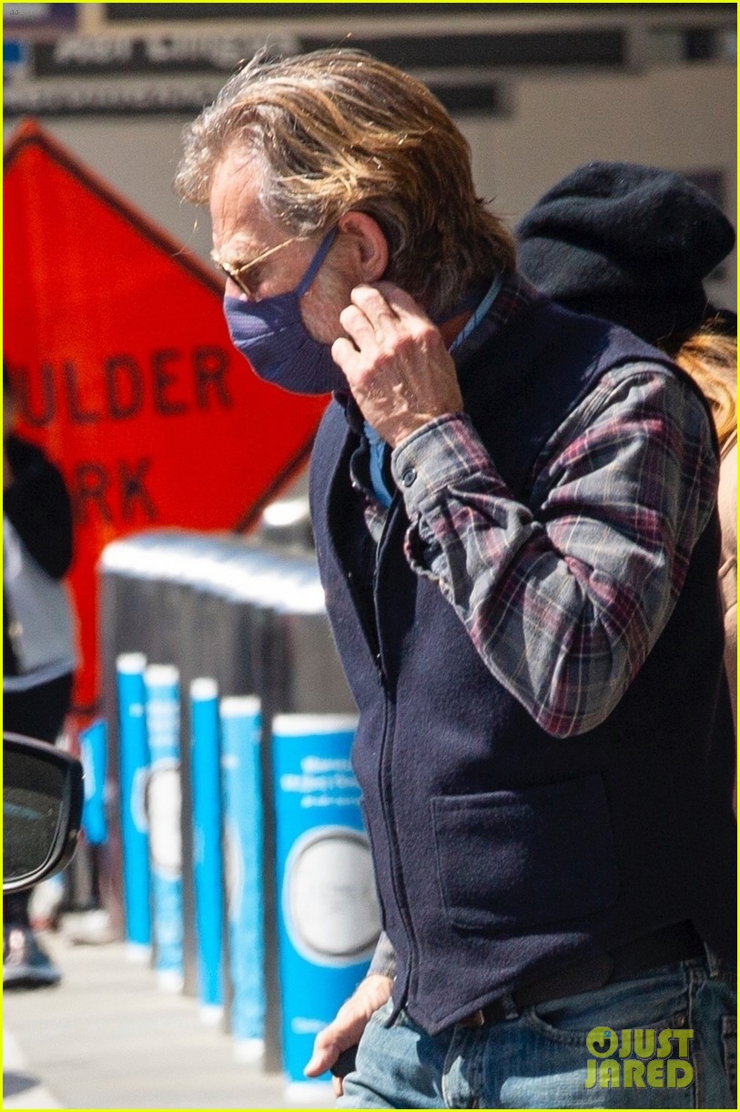 felicity huffman gets dropped off lax william h macy 044531453