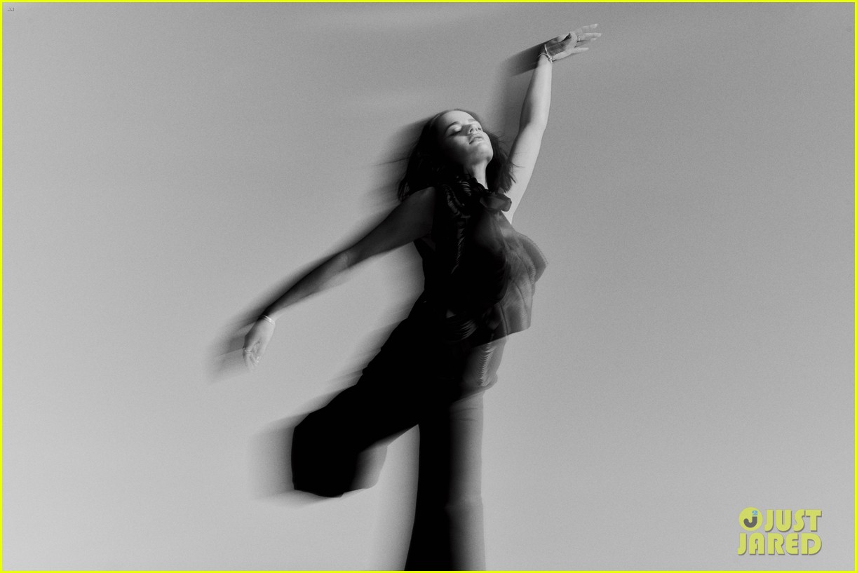 Joey King Admits She Started Therapy This Year, Covers Flaunt's Dawn