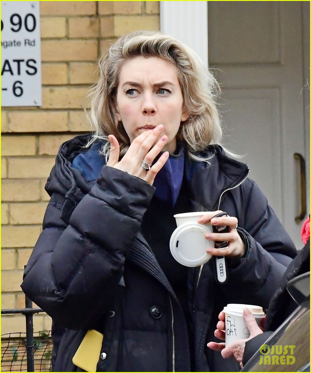 vanessa kirby house hunting with mystery man 04