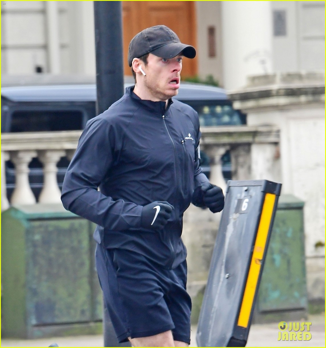 richard madden goes for jog london 25
