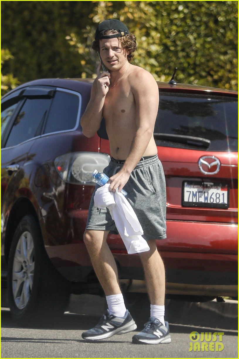 charlie puth shirtless after gym 074534044