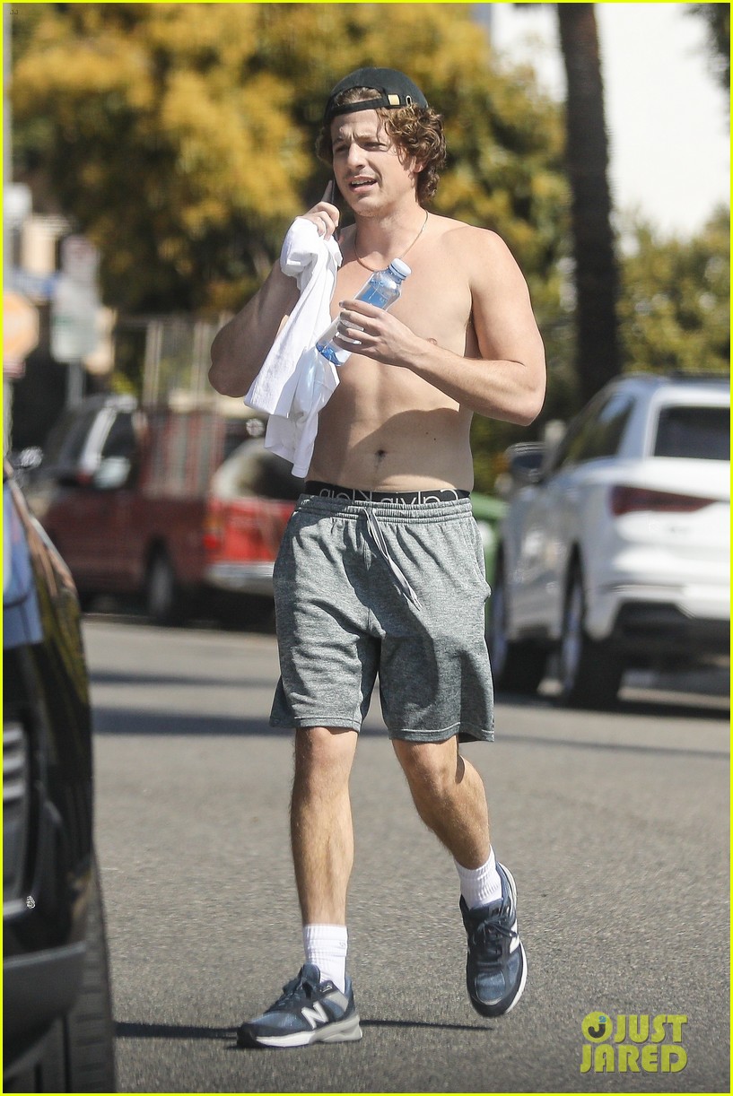 charlie puth shirtless after gym 284534065