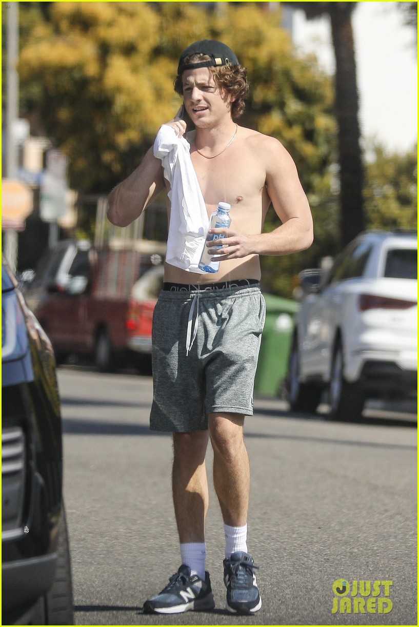 charlie puth shirtless after gym 294534066