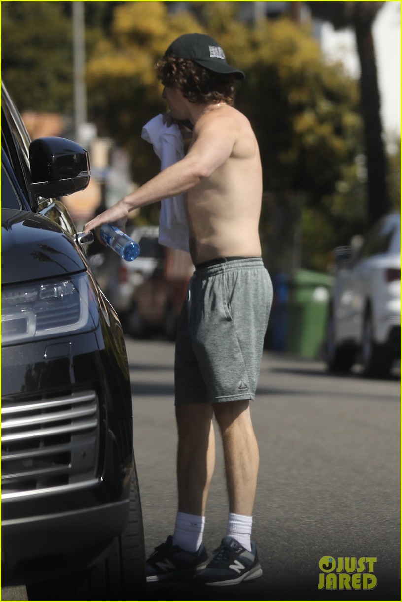 charlie puth shirtless after gym 38