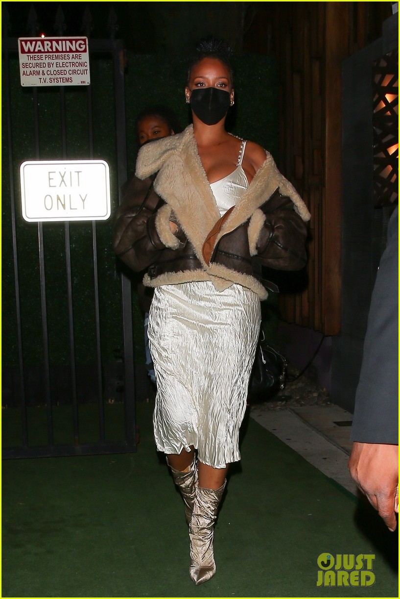 rihanna struts to dinner in west hollywood 164535816