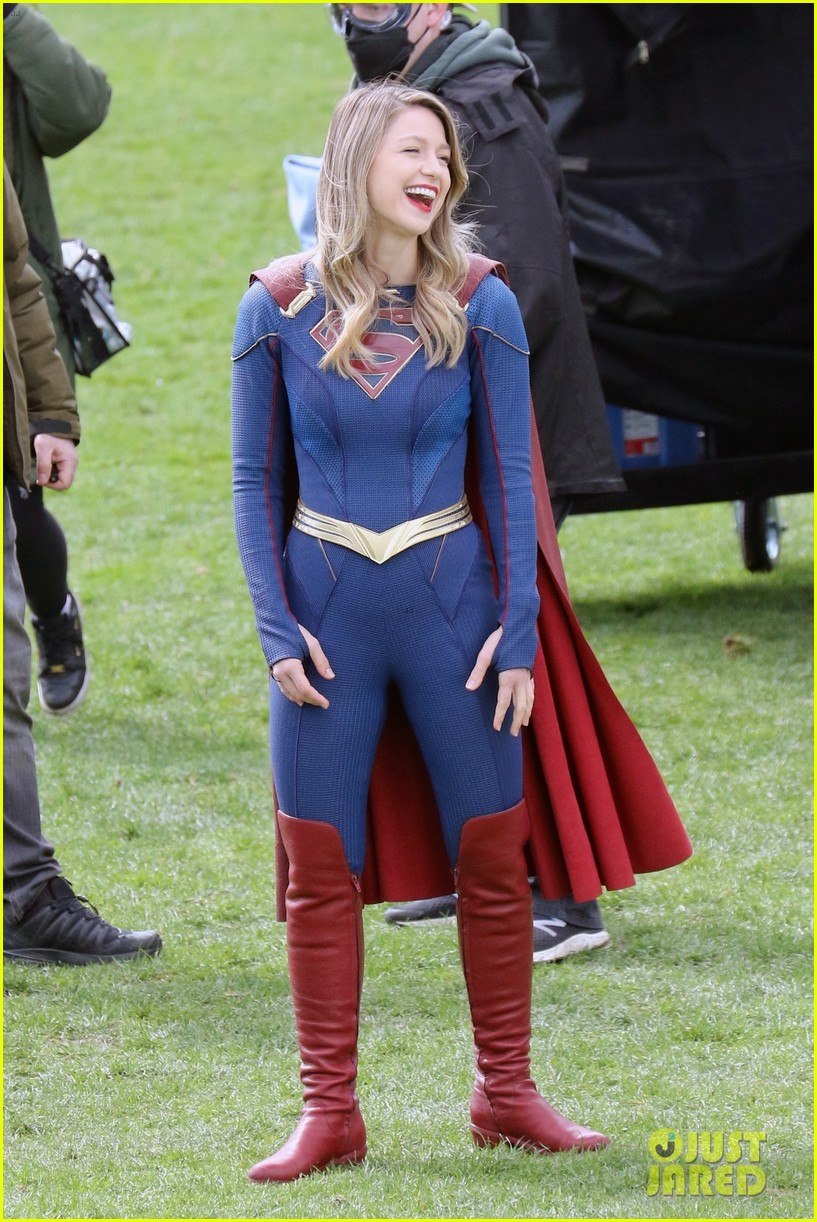 melissa benoist supergirl tied up on set 194538278