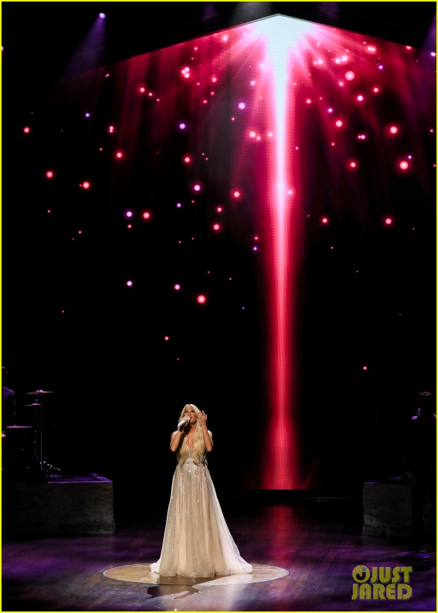 carrie underwood wows performance of gospel songs acms 034544394