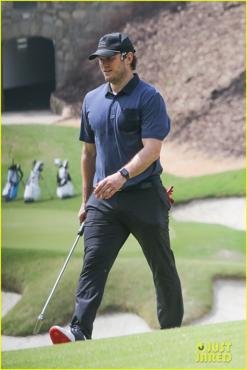 chris pratt spends the day at the golf course 014539635