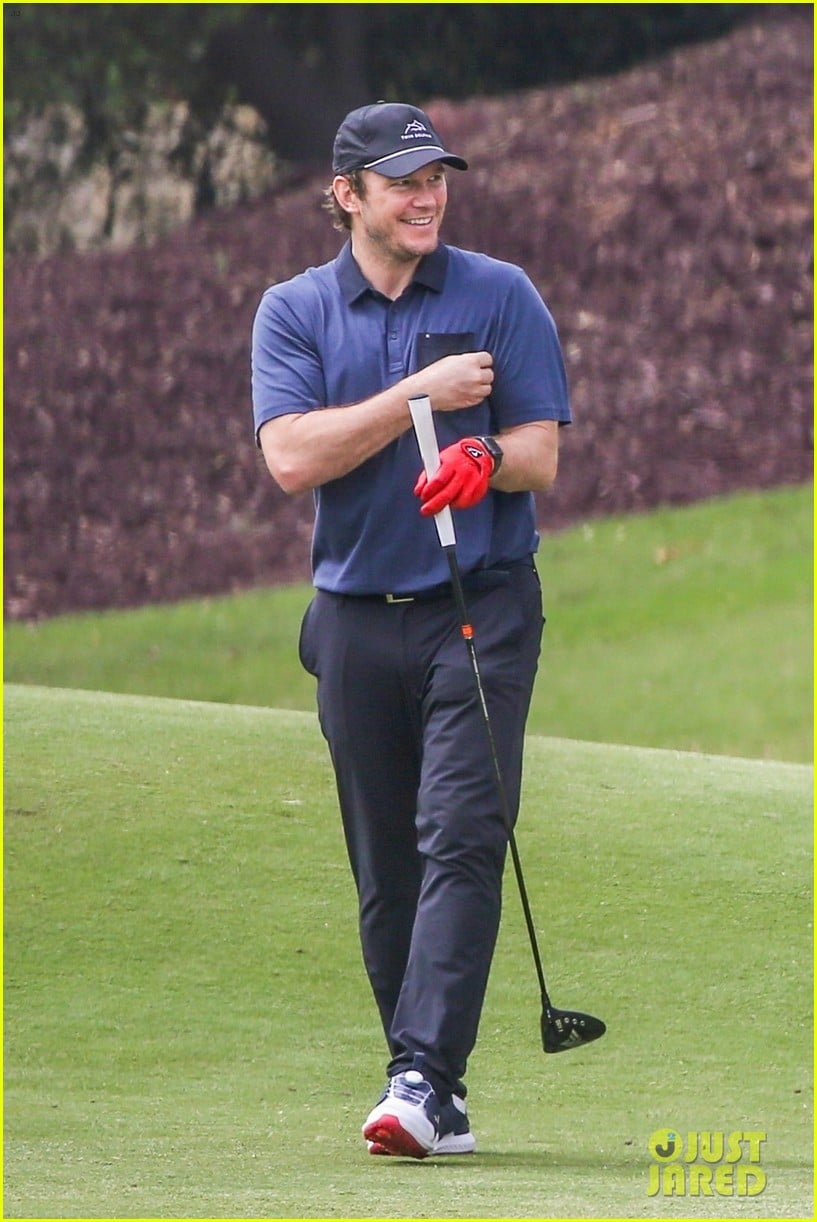 chris pratt spends the day at the golf course 054539639