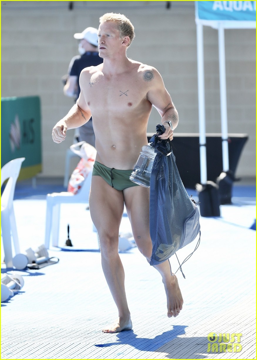 cody simpson shirtless buff physique swim practice 12