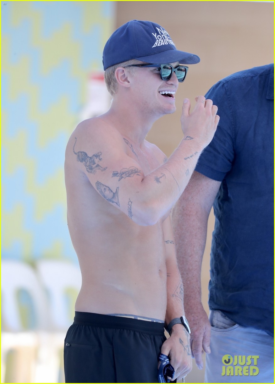 cody simpson shirtless buff physique swim practice 28