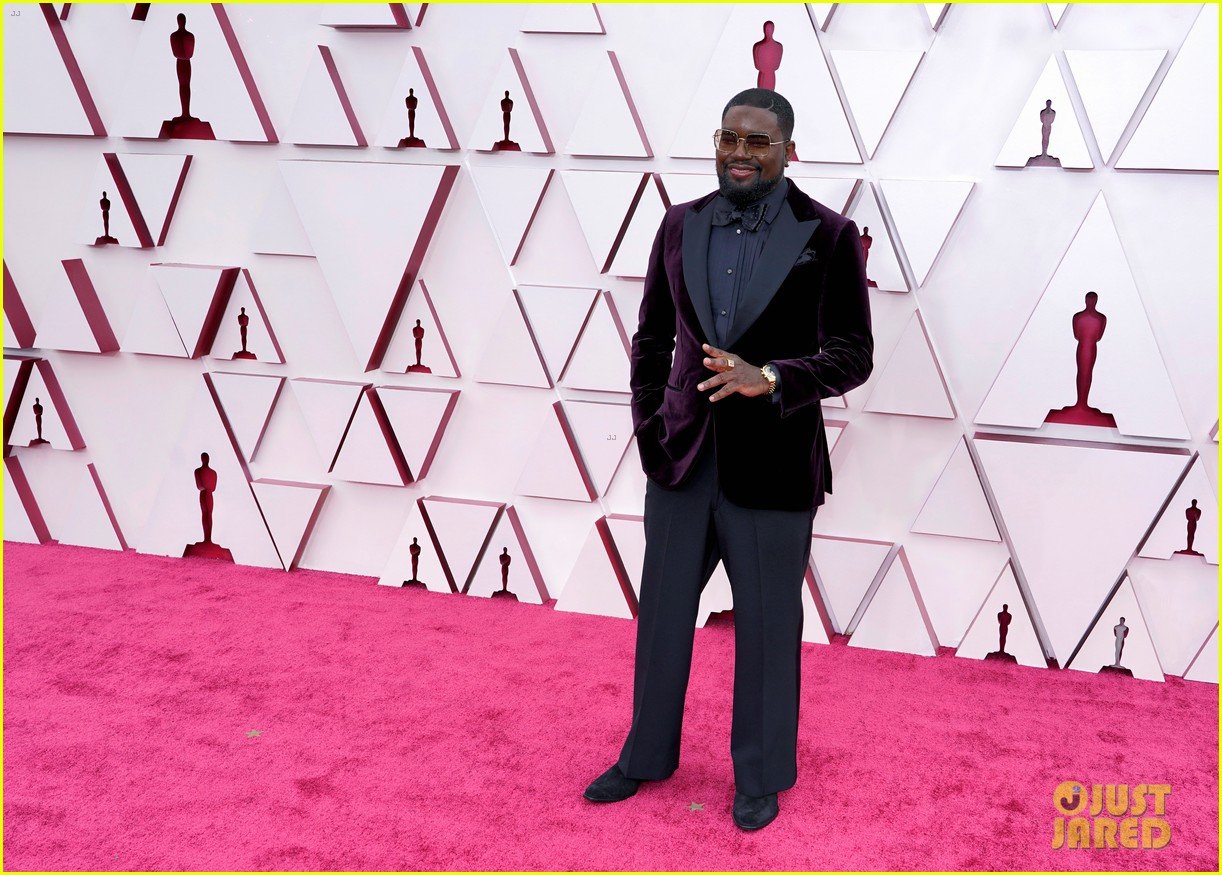ariana debose lil rel howery oscars 2021 red carpet 16