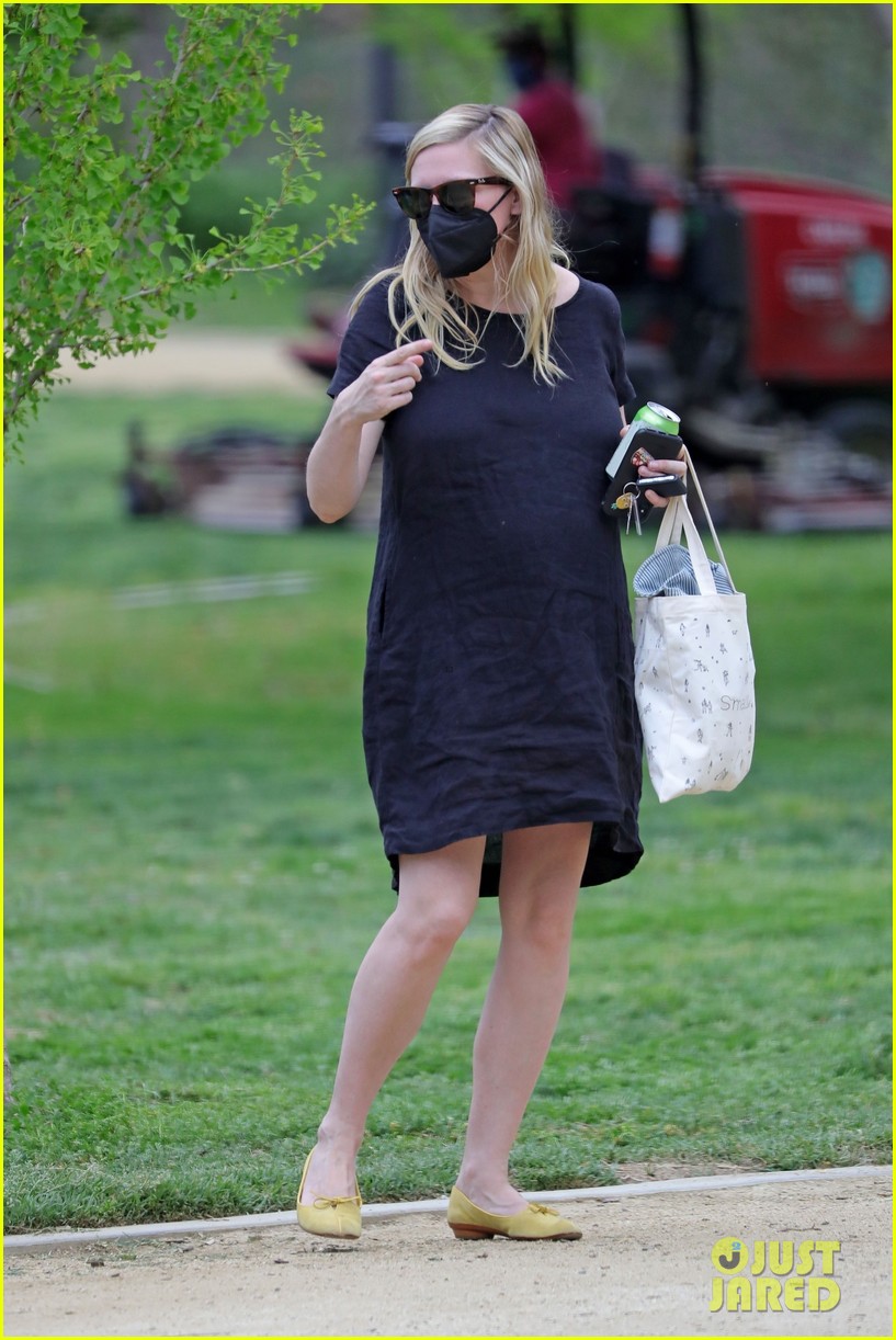 kirsten dunst spotted for first time since pregnancy reveal 134538187