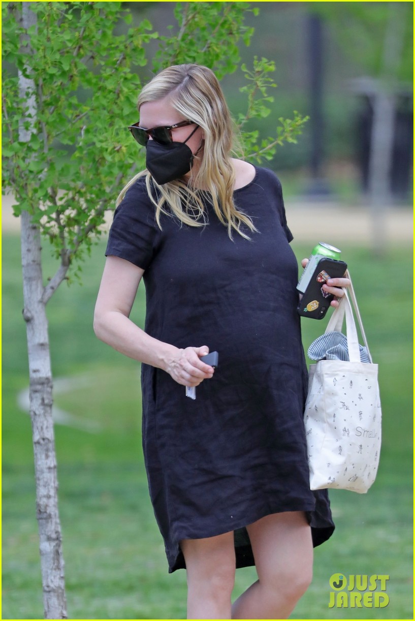 kirsten dunst spotted for first time since pregnancy reveal 174538191