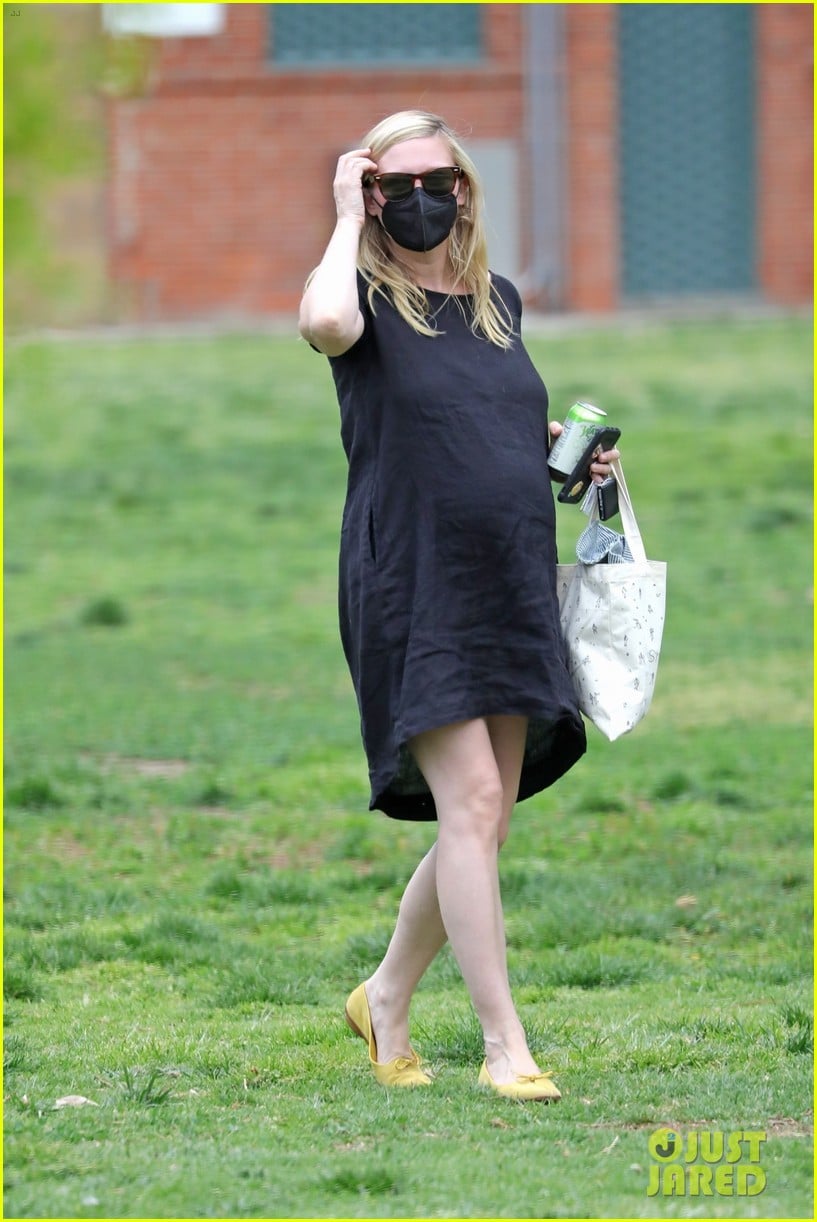 kirsten dunst spotted for first time since pregnancy reveal 22