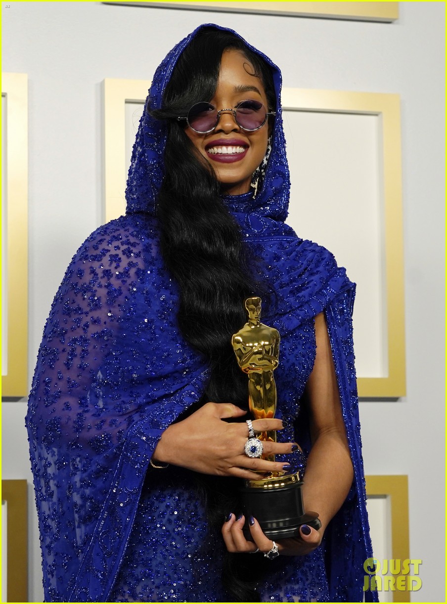 H.E.R. Is 'Speechless' Over Oscar Win & Is Planning To Fulfill EGOT(02)