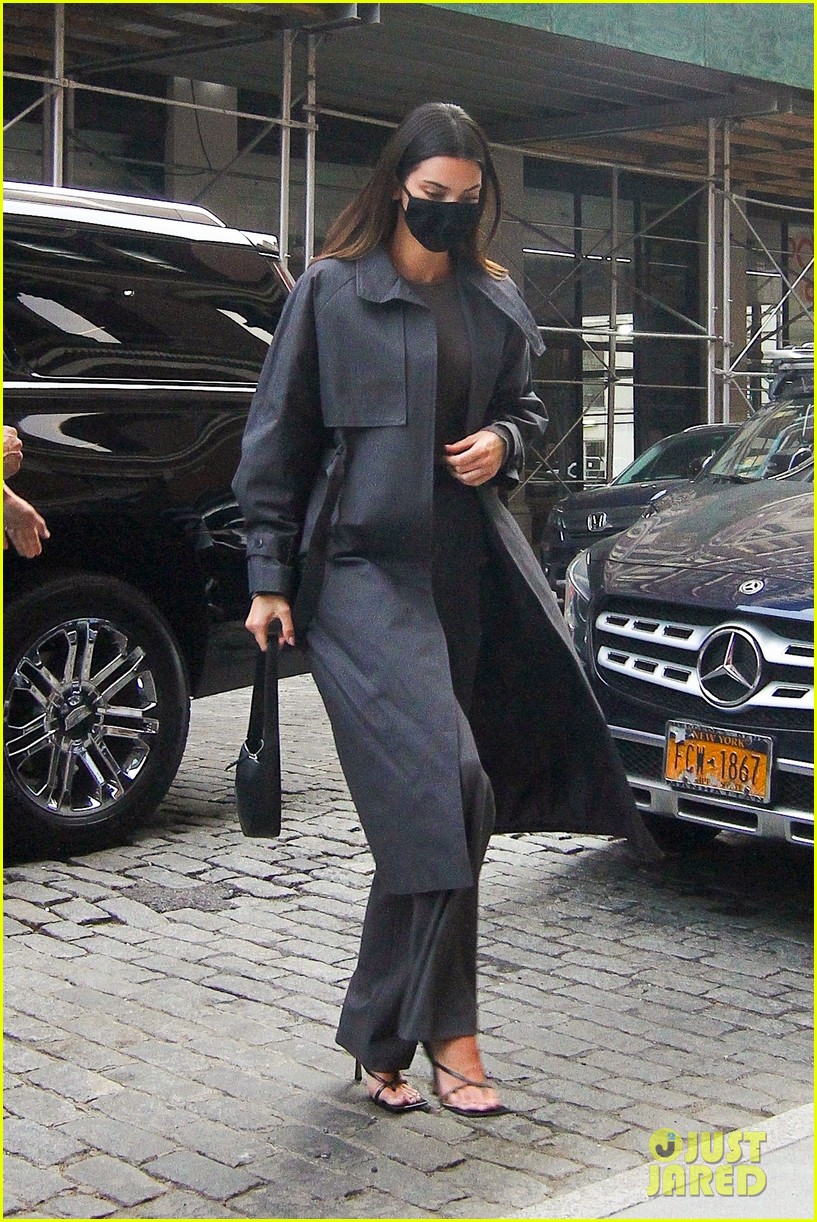 kendall jenner yellow gray white looks nyc 014549544