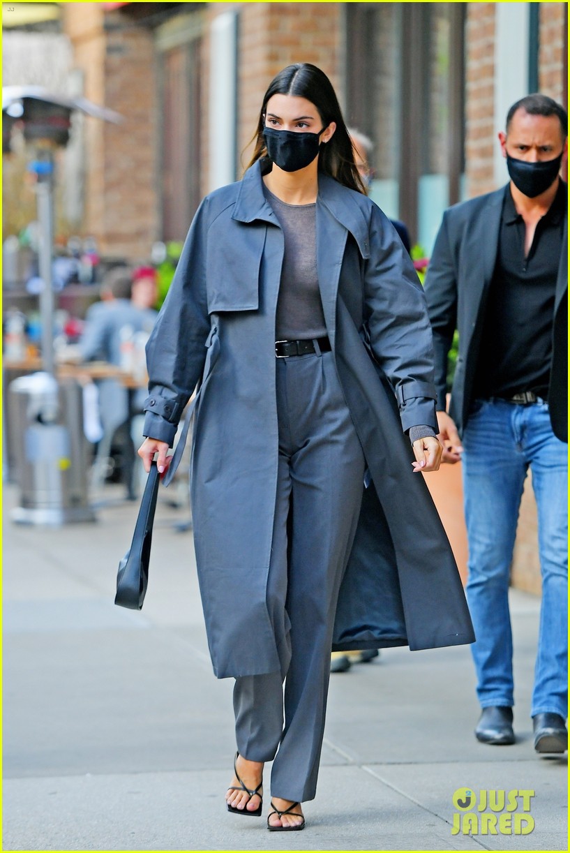 kendall jenner yellow gray white looks nyc 054549548