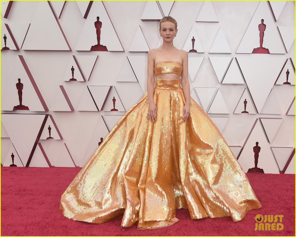 gold trend looks red carpet oscars 244547970